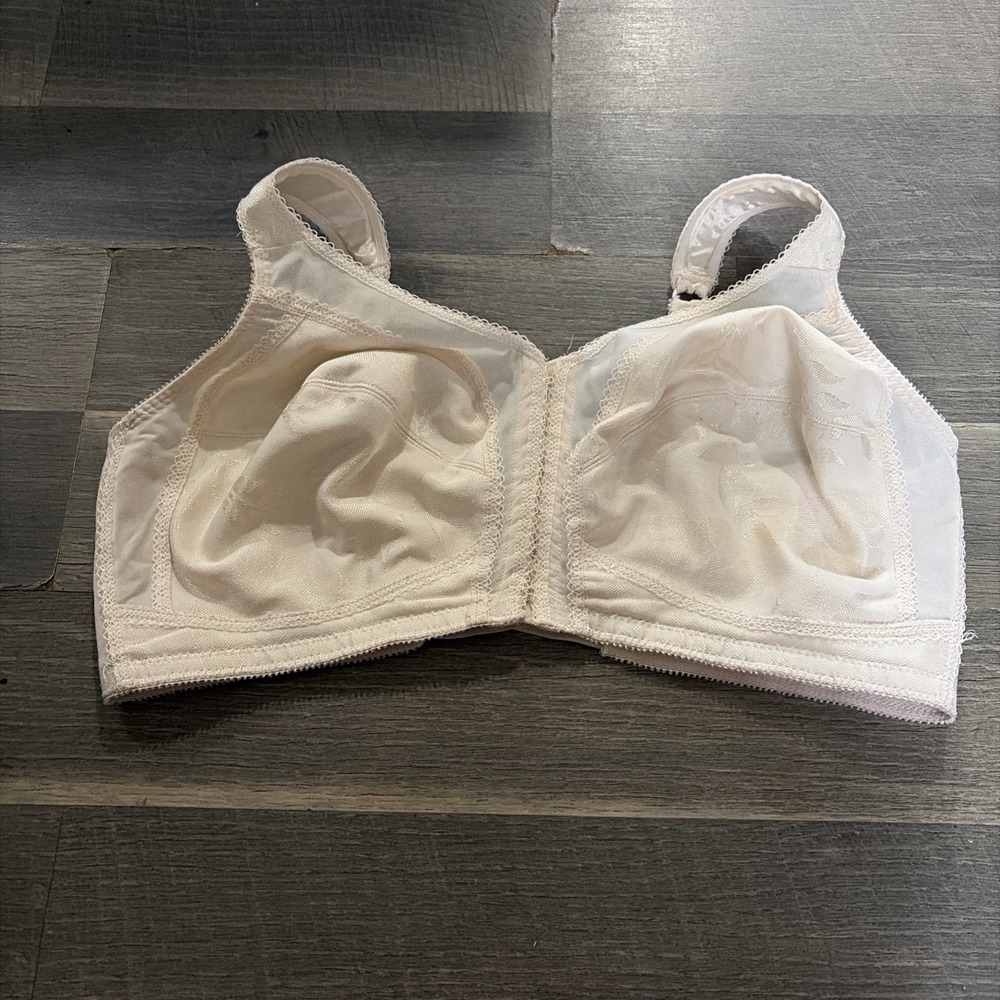 Playtex Bra 42D Full Coverage 4695 Comfort Strap With Front Closure